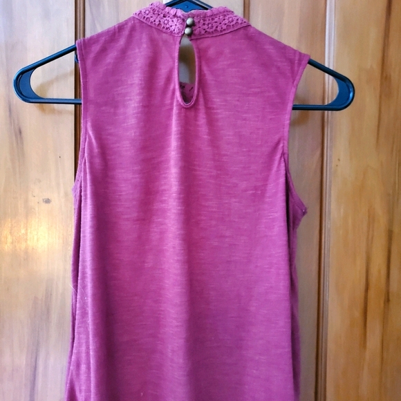 Plum colored lacey top - Picture 2 of 2